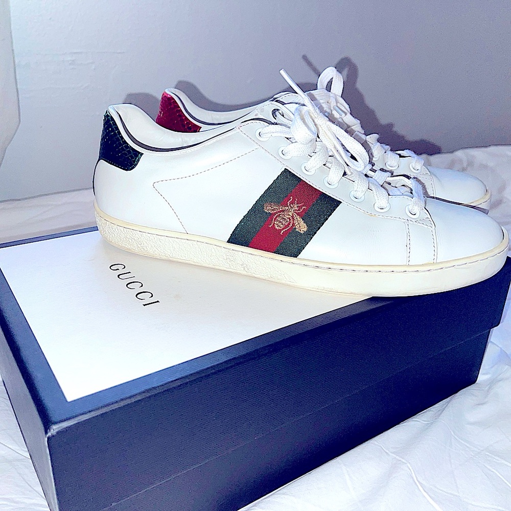 Women's Gucci Shoes Size 9🐝 Some scuff marks,overall in pretty good condition.